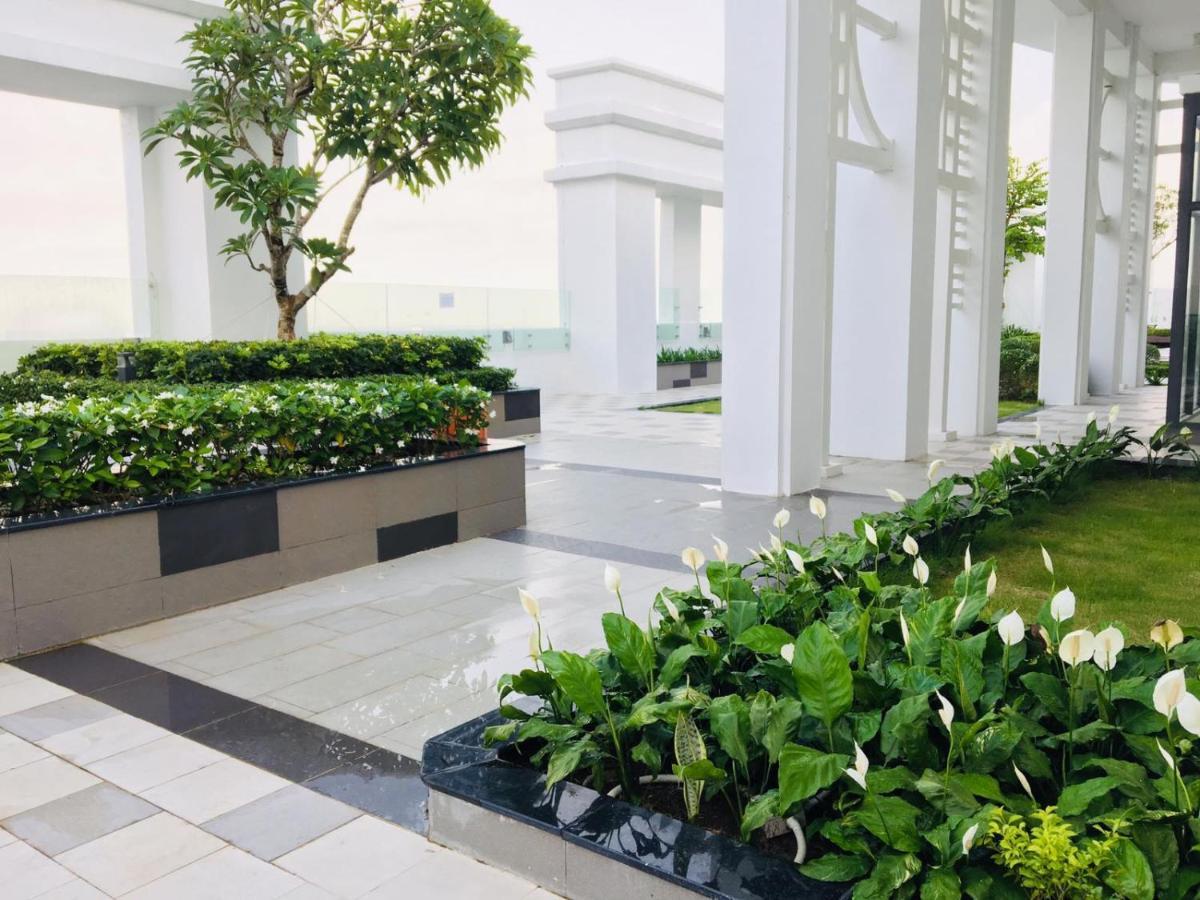 Gold Bee Dormitary Service Apartment Ho Chi Minh City Exterior photo